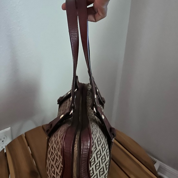 Fendi Shoulder Bag VINTAGE EXCELLENT CONDITION

AUTHENTIC - Picture 9 of 13